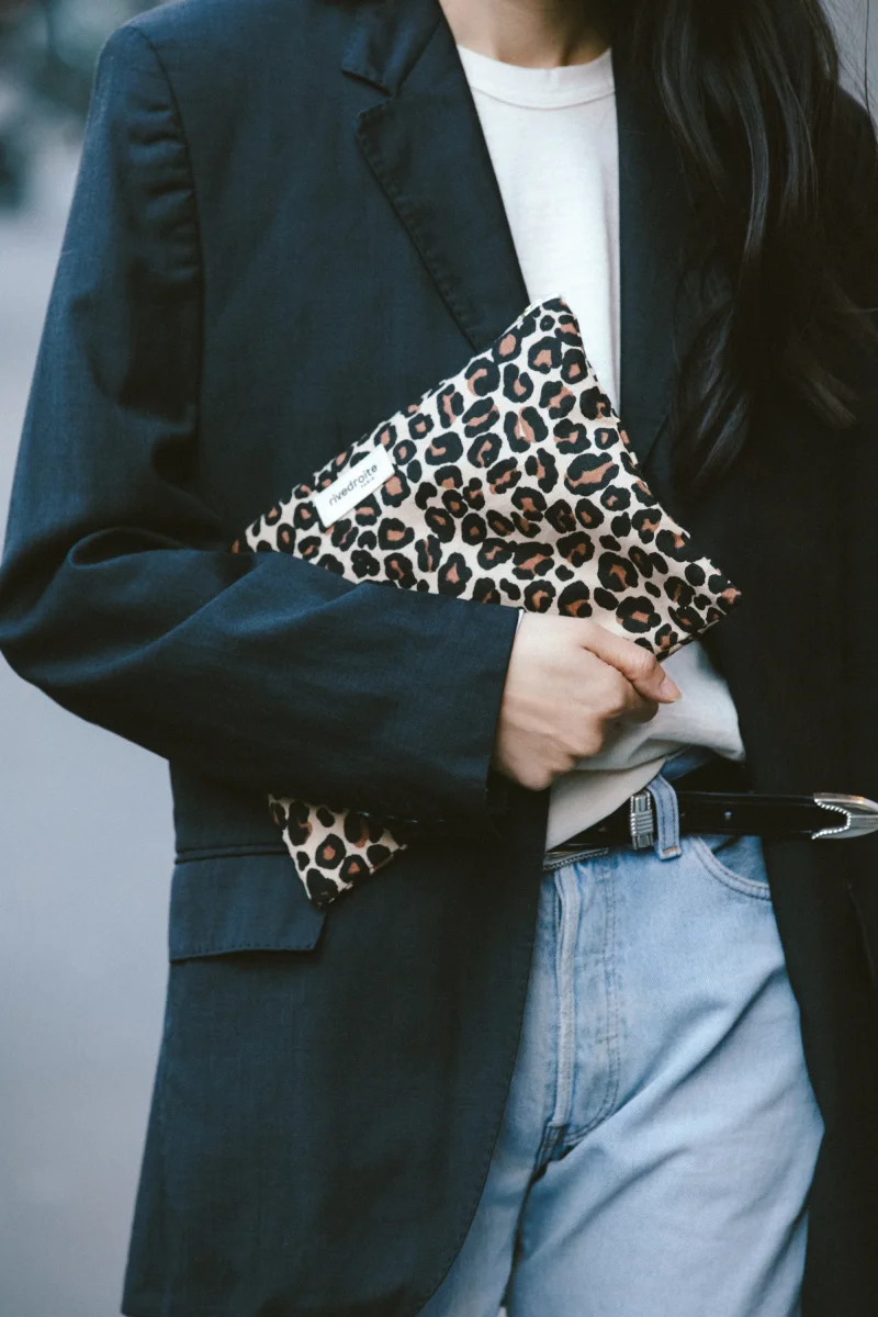 Barbette Medium la pochette - Coton recyclé Léopard Beige – Image 3