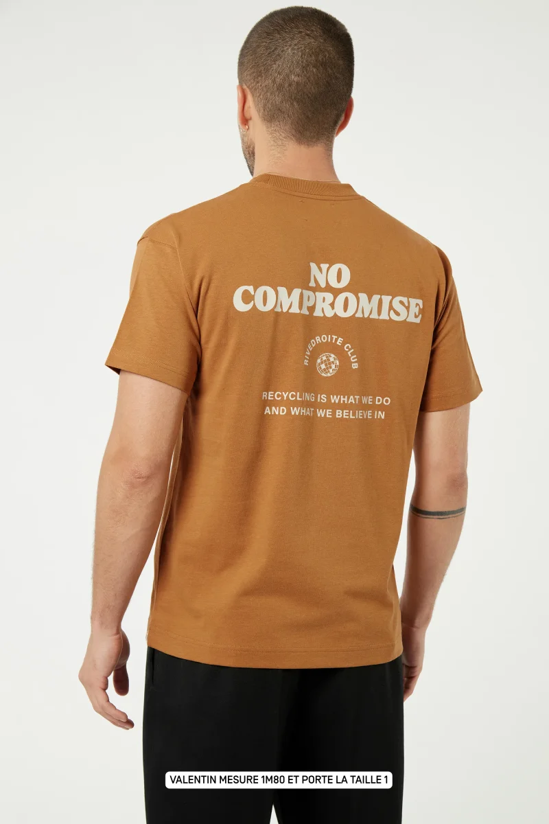 Pigalle le t-shirt No Compromise - Coton recyclé Camel – Image 2