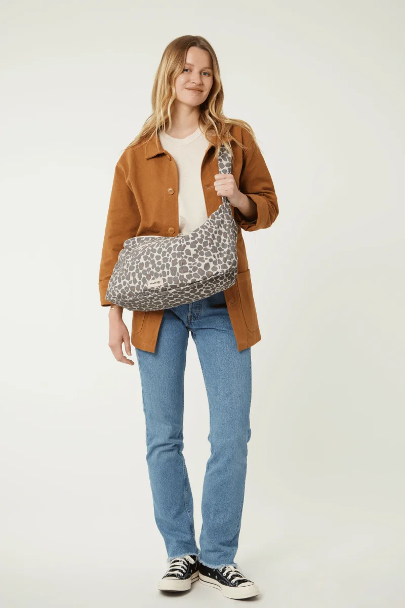 Charlot le sac Crossbody - Polycoton recyclé Léopard Gris – Image 2