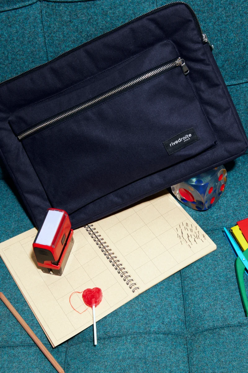 SECOND SOUFFLE|Vivienne la housse d'ordinateur 15'' - Coton recyclé Bleu Marine – Image 5