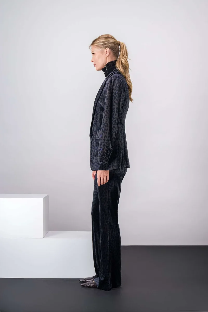 Pantalon évasé en velours imprimé léopard – Image 4