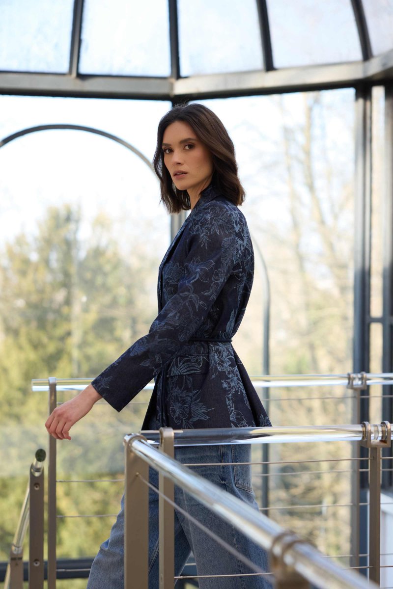 Veste cintrée en bleu denim imprime – Image 4