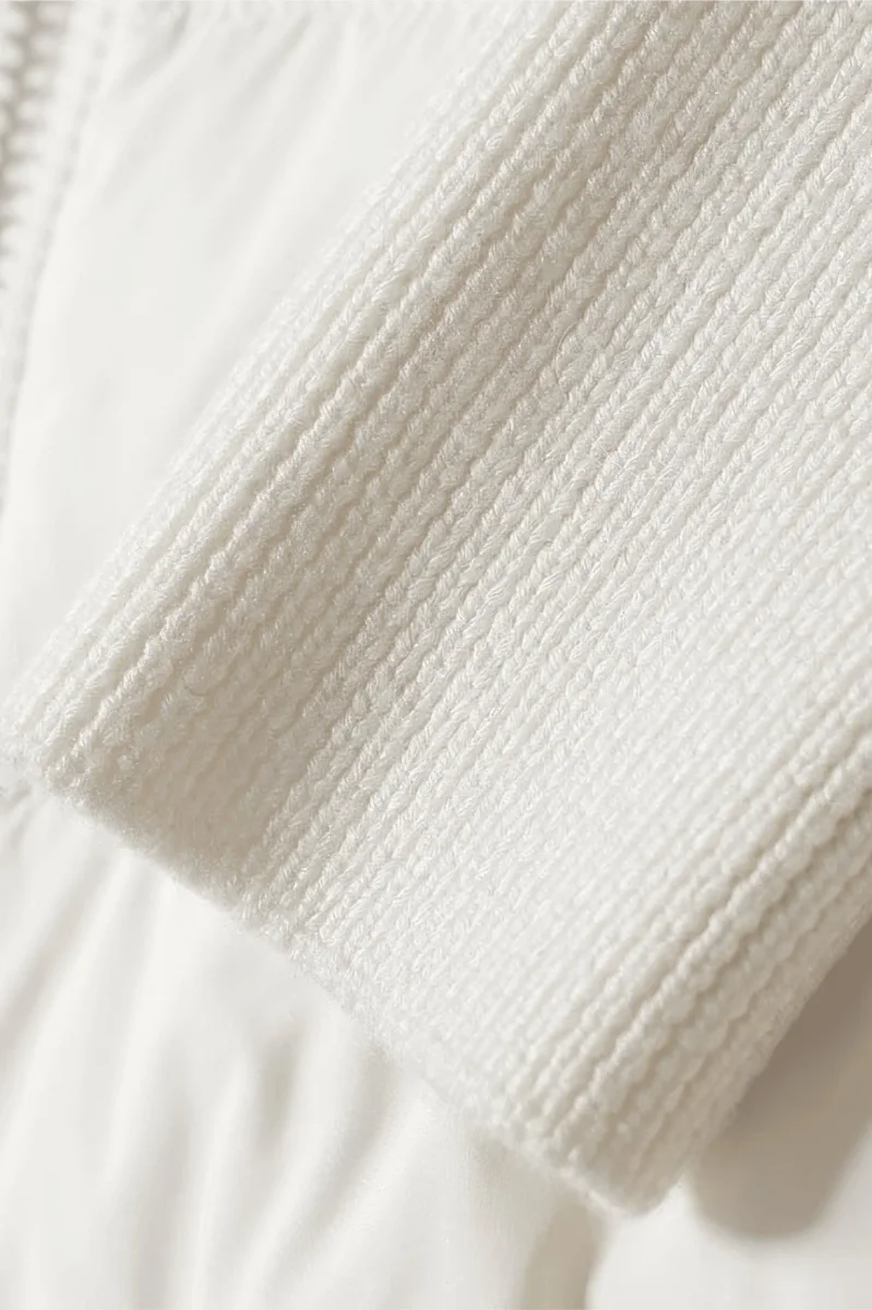 Doudoune blanche bi-matière en duvet de canard à capuche – Image 8