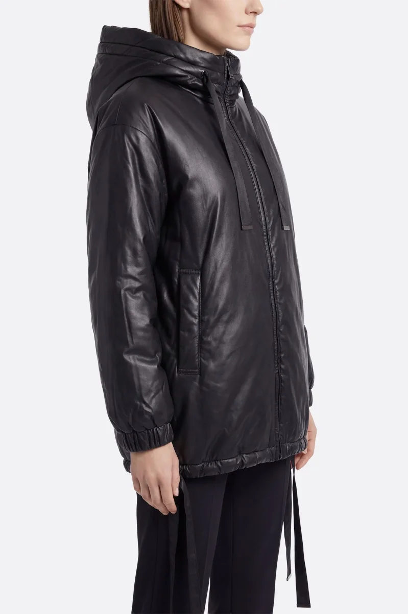 Doudoune noire matelassée à capuche et liens ajustables – Image 3