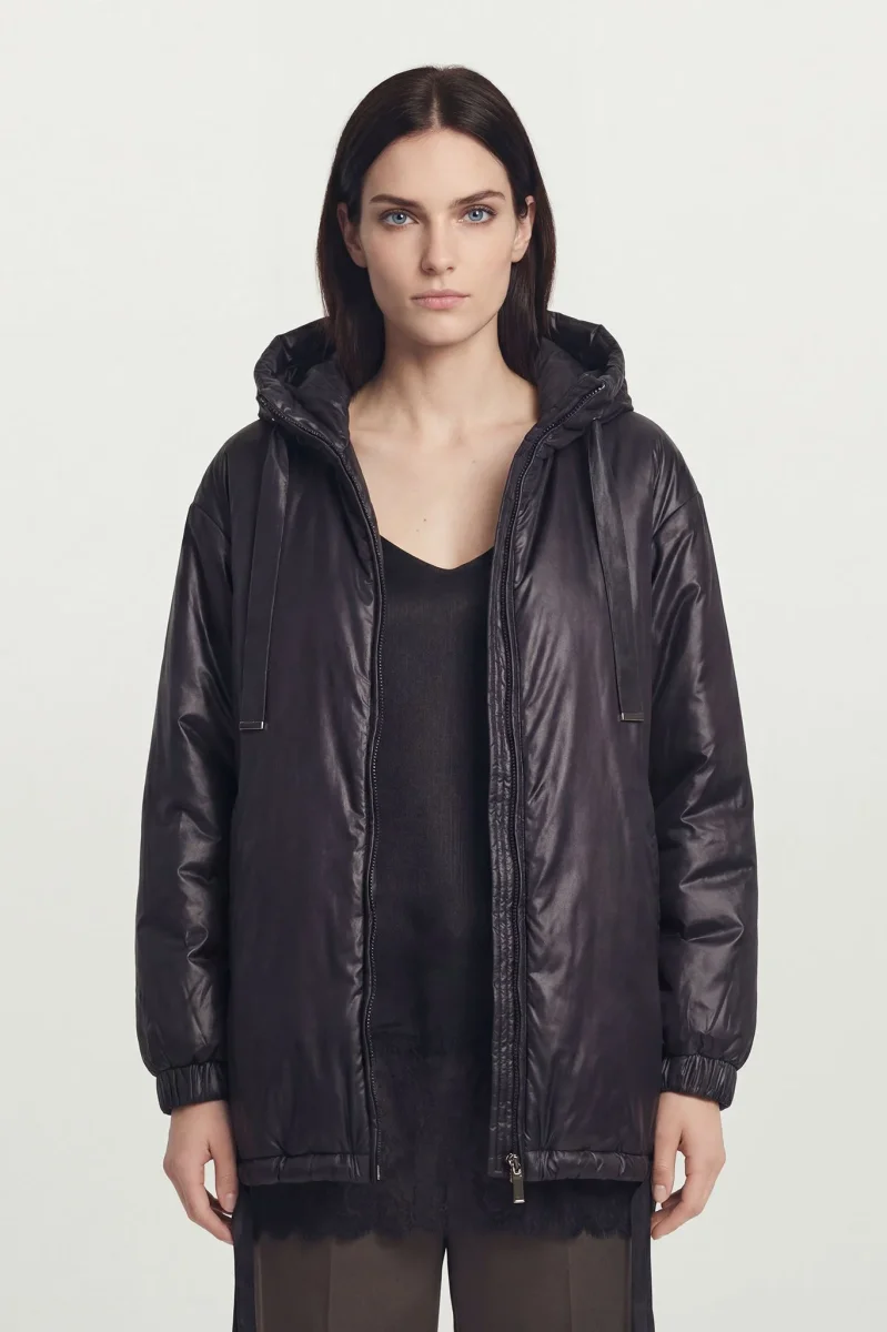 Doudoune noire matelassée à capuche et liens ajustables – Image 8