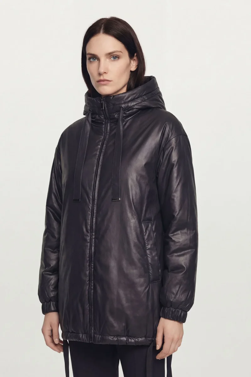 Doudoune noire matelassée à capuche et liens ajustables – Image 7