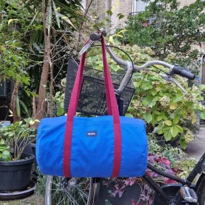Grand Sac Bowling Bleu & Bordeaux, doublure à carreaux et fleurs