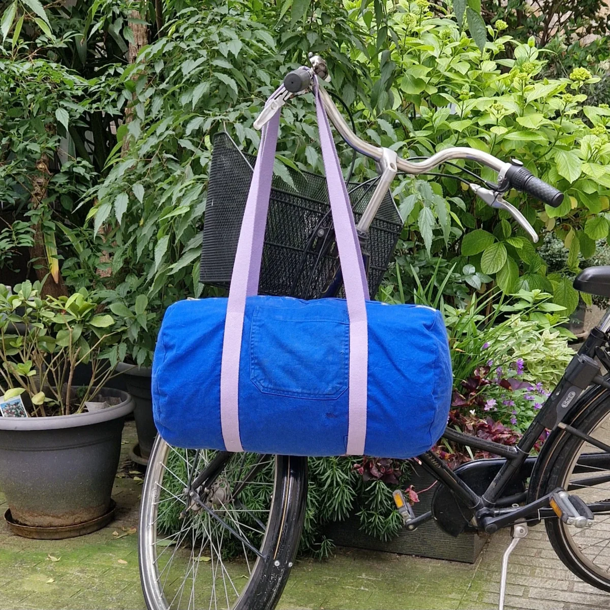 Grand Sac Bowling Bleu & Parme, doublure à fleurs psychédéliques – Image 3