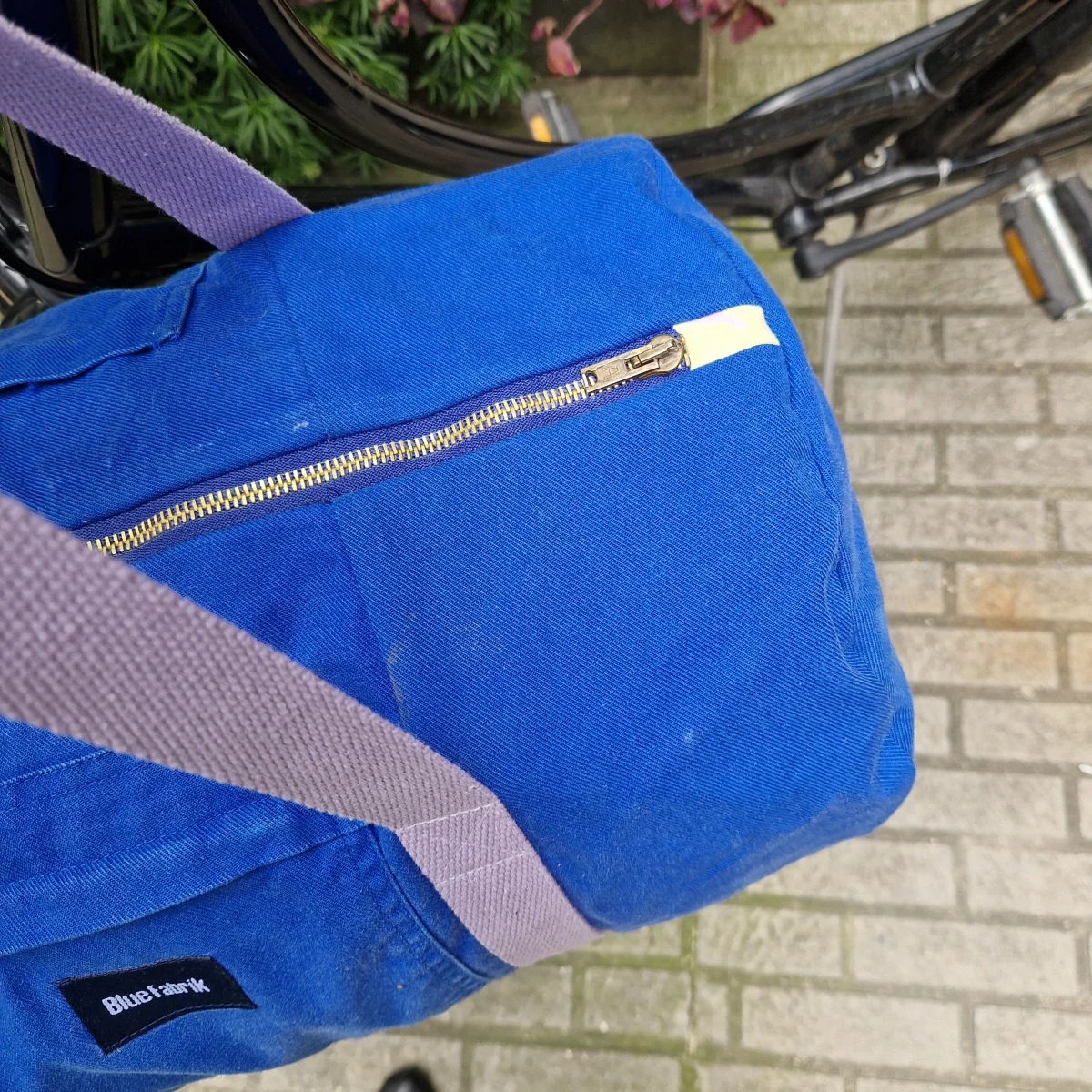 Grand Sac Bowling Bleu & Parme, doublure à fleurs psychédéliques – Image 4