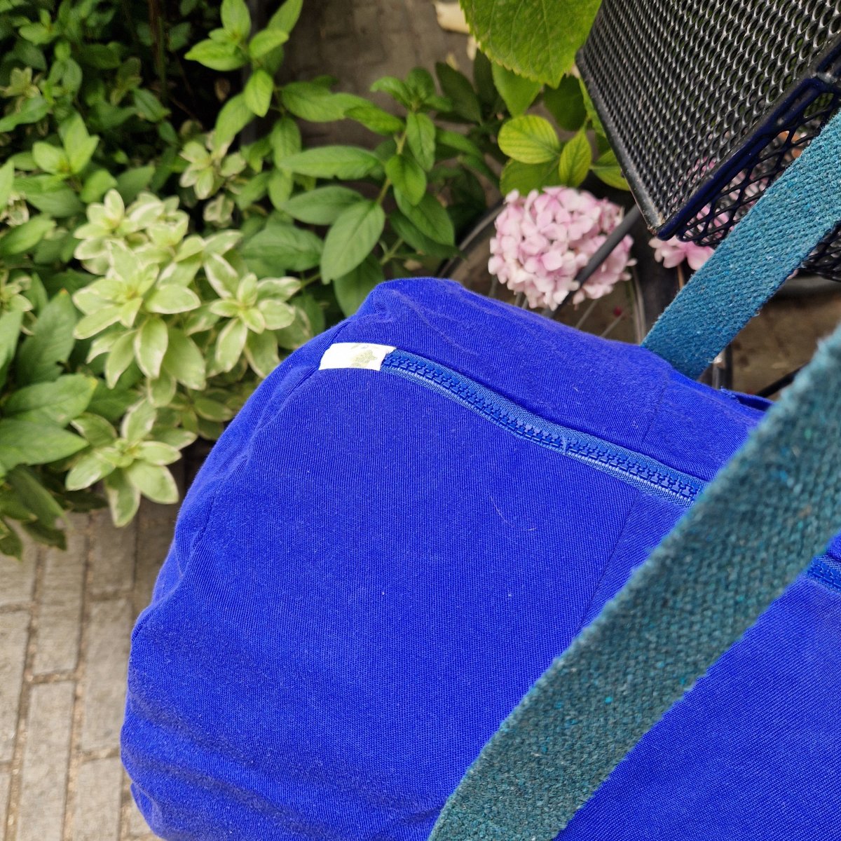 Grand Sac Bowling Bleu & Vert Sapin, doublure à fleurs bleues – Image 3