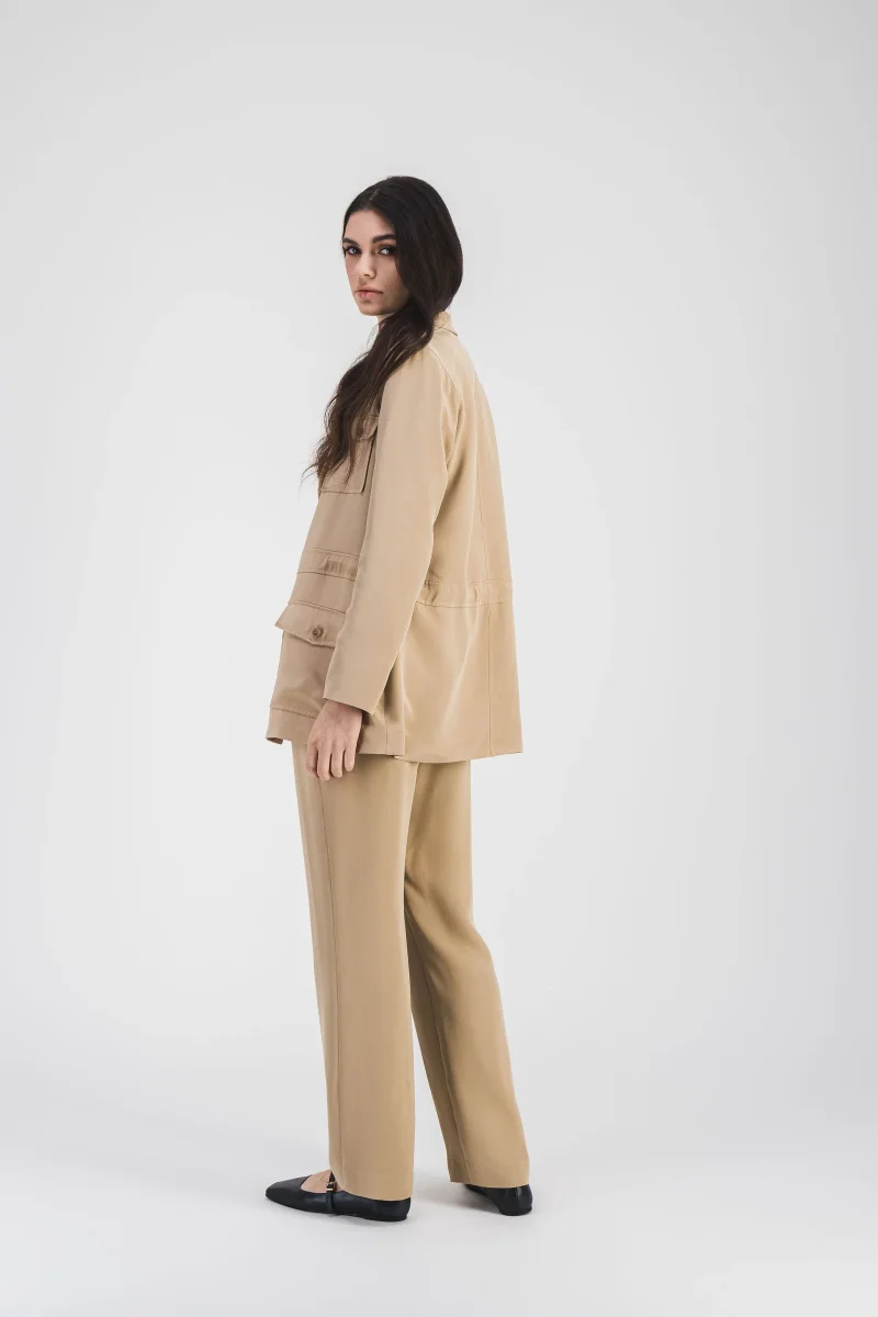 Pantalon fluide en soie beige – Image 5