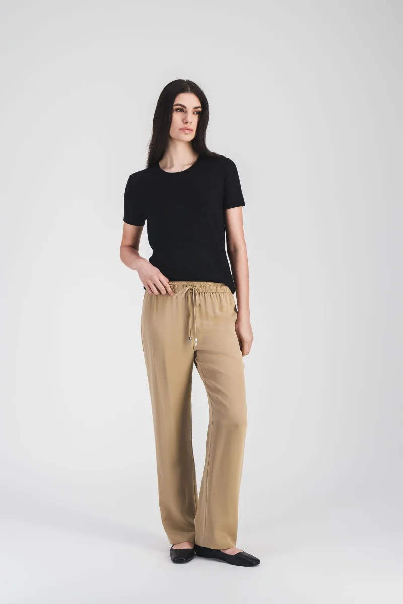 Pantalon fluide en soie beige – Image 4
