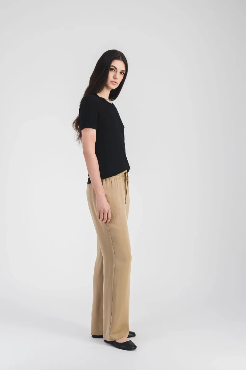 Pantalon fluide en soie beige – Image 3