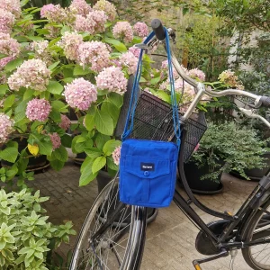 Sacoche Bleue & Bleu, doublure unie grise